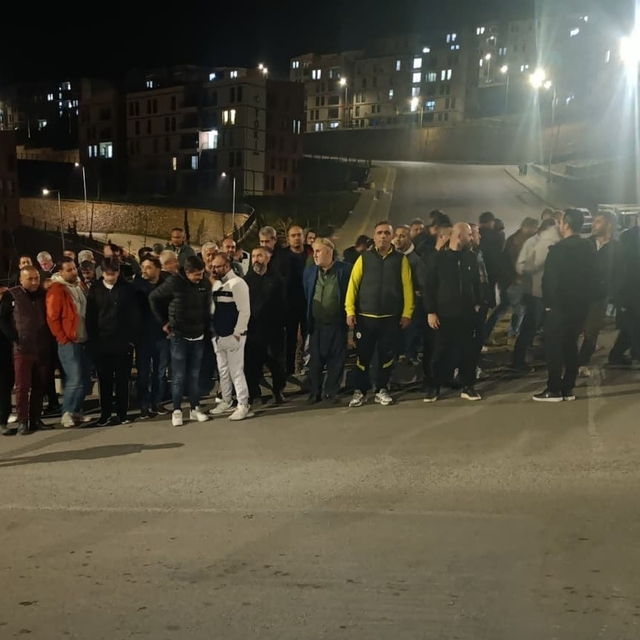 Vatandaşlar deprem konutları çevresinde güvenlik tedbirlerinin artırılmasın...