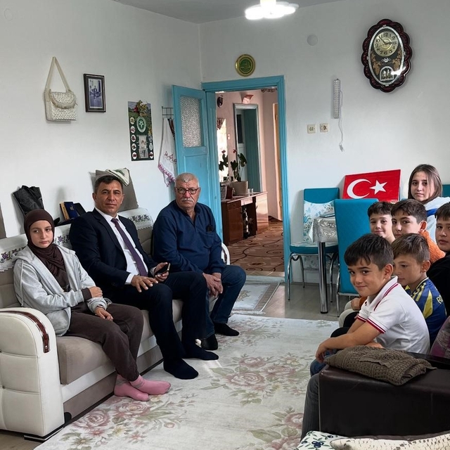 Beylikova Gençlik Merkezi'nden emekli öğretmene anlamlı ziyaret