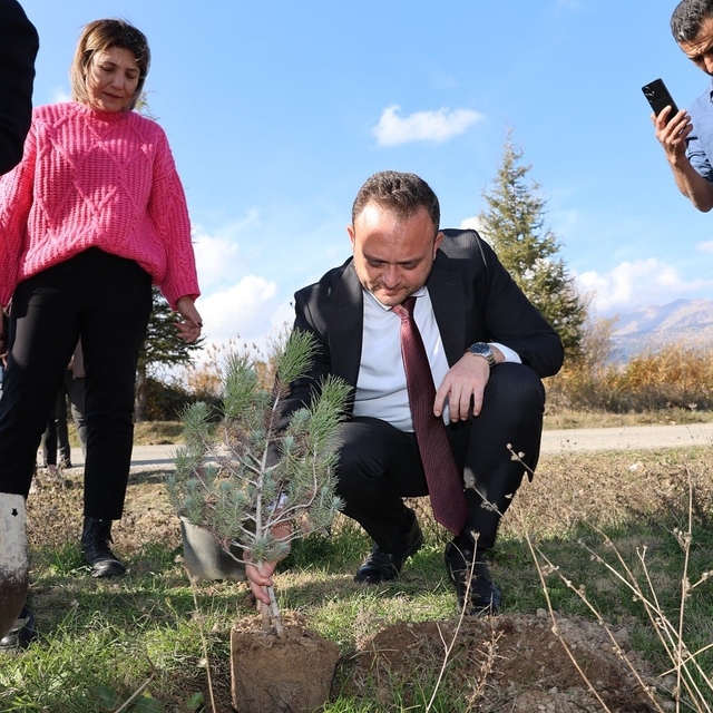 Çivril'de öğretmenler anısına fidan dikimi yapıldı