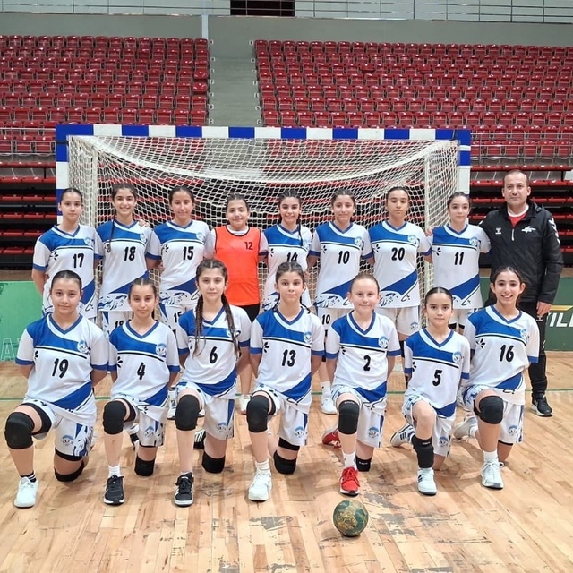 Spor A.Ş.'nin minik hentbolcuları ikinci oldu