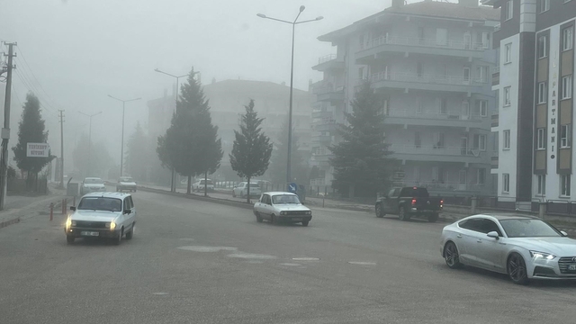 Tavşanlı şehir içerisinde sabah saatlerinde görüş mesafesi 50 metreye düştü