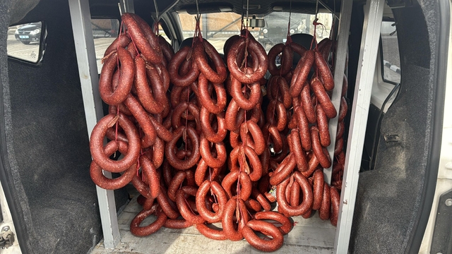 Hatay'da üretim izin belgesi ve faturası bulunmayan 120 kilogram sucuğa el konuldu