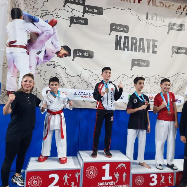 Aliağalı karatecilerden Denizli'de büyük başarı