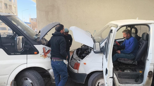 Kars'ta araçların motorları dondu