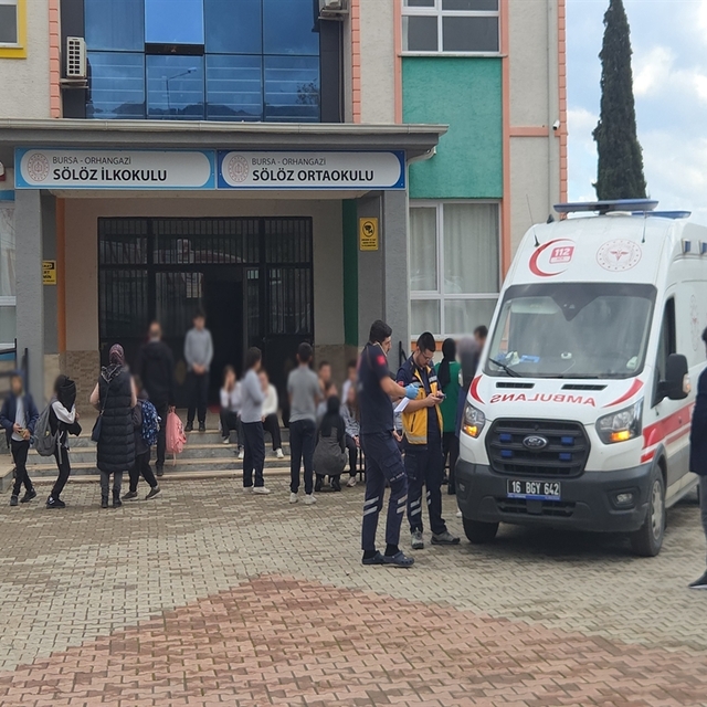 Zehirlenme şüphesiyle hastaneye kaldırılan 24 öğrencide 'mevsimsel viral en...