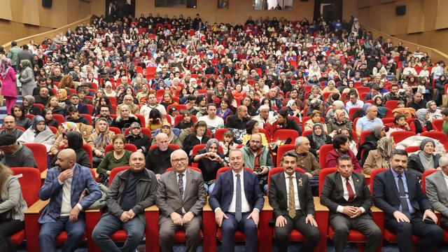 Sivas'ta "Anadolu'nun Ritmi ve Öğretmenin Sesi" programı düzenlendi