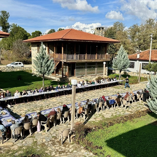 Başkan Pütün ilçede görev yapan öğretmenlerle bir araya geldi