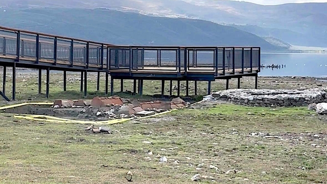 İznik'te Papa ziyareti için mobil baz istasyonları kuruldu, Osmanlı motifli çinilerle hazırlık yapılıyor
Papa 14. Leo'nun yapacağı ziyaret İznik'i hareketlendirdi