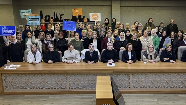 Başkan Çavuşoğlu: "Kadına yönelik şiddet dünyanın ortak meselesidir"
AK Parti Bursa Kadın Kolları Başkanı İmren Çavuşoğlu:
"Dünyanın neresinde olursa olsun kadınların ve çocukların maruz kaldığı şiddete karşı uluslararası toplumu harekete geçmeli"
"Bu mücadele aynı zamanda bir zihniyet mücadelesidir"