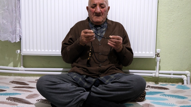 Yaşlı çift doğal gazla tanıştı: "Hayal bile edemiyorduk"
Tüp ve kömür derdi bitti, sıcak su konforu geldi
Soba çilesi bitiyor: 250 hane ücretsiz dönüşümle ısındı