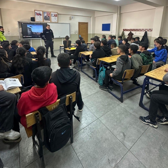 Selim'de 65 öğrenciye "Trafik Dedektifleri" eğitimi