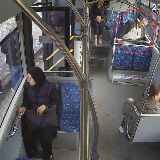 Belediye otobüsü şoförü, kalp krizi geçiren yolcuyu hastaneye yetiştirdi; o...