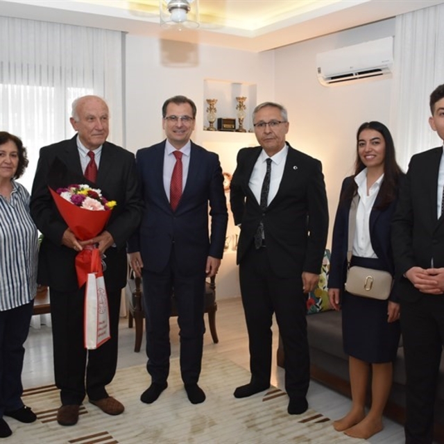 Kaymakam Güldoğan'dan, eğitim çınarlarına vefa