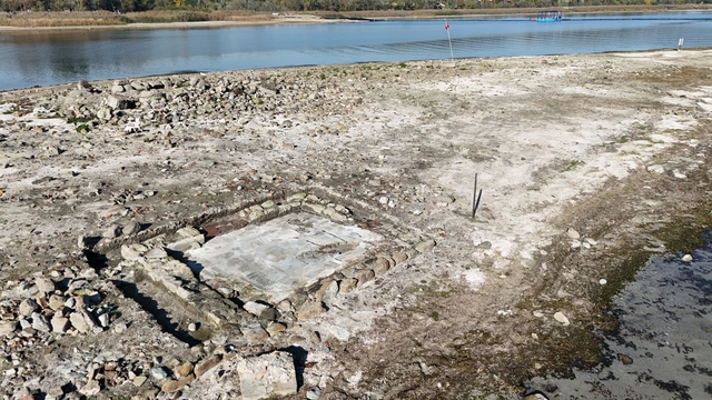 Sapanca Gölü'ndeki tarihi kalıntının Geç Antik Çağ'a ait olabileceği değerlendiriliyor