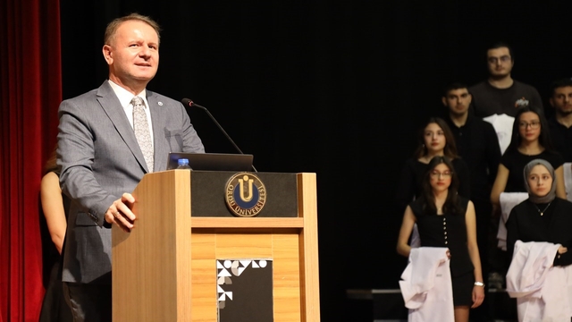 Rektör Baş: "ODÜ Diş Hekimliği Fakültesi, ülkeye değer katacak hekimler yetiştiriyor"
ODÜ'de Diş Hekimliği öğrencileri beyaz önlüklerini giydi