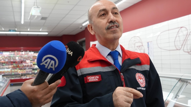 Balıkesir'de gıda denetimleri artırıldı
Balıkesir İl Tarım ve Orman Müdürü Hüseyin Düzgün:
"Bugün itibarı ile 26 bin 635 adet denetim gerçekleştirdik"