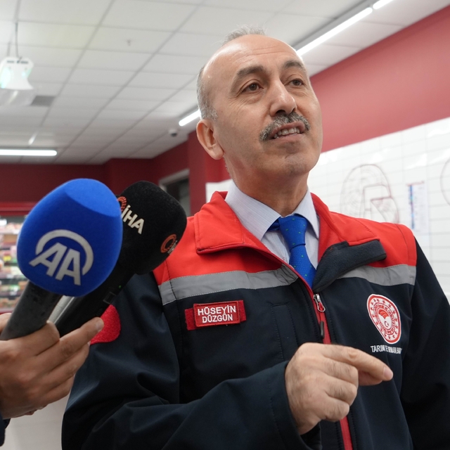 Balıkesir'de gıda denetimleri artırıldı
Balıkesir İl Tarım ve Orman Müdürü...