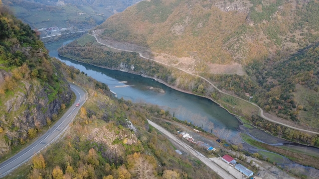 Suat Uğurlu Barajı'nda bakım tamamlandı, su salımına başlandı