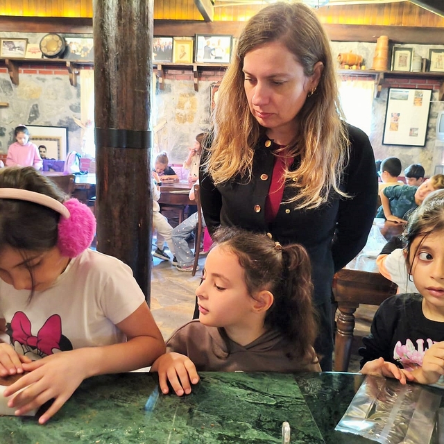 Öğrenciler kestane şekeri üretimini yerinde gözlemledi