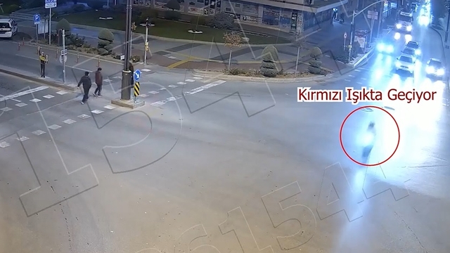 'Dur' ihtarına uymayan motosiklet sürücüsü trafiği tehlikeye attı