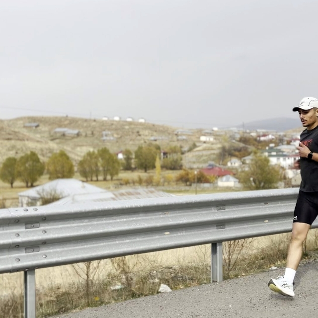 Amerikalı sporcuyu örnek alıp kilometrelerce koşuyor; hedefi Türkiye'yi tem...