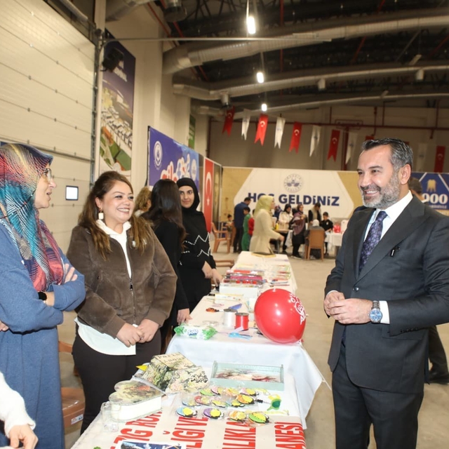 Başkan Şerifoğulları, AileFest'te ailelerle buluştu; genç çiftin nikahını k...