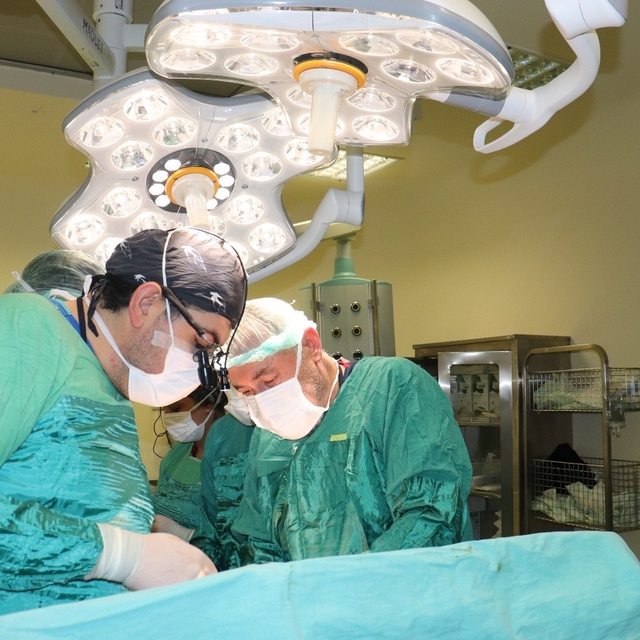 Hasta kadının karnından 15 kilo tümör çıkarıldı