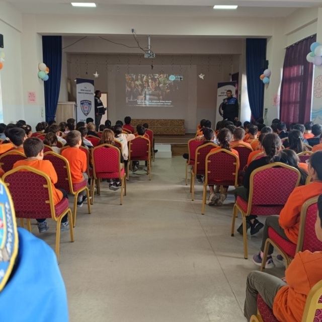 Niğde'de öğrencilere 'güvenlik ve akran zorbalığı' eğitimi
