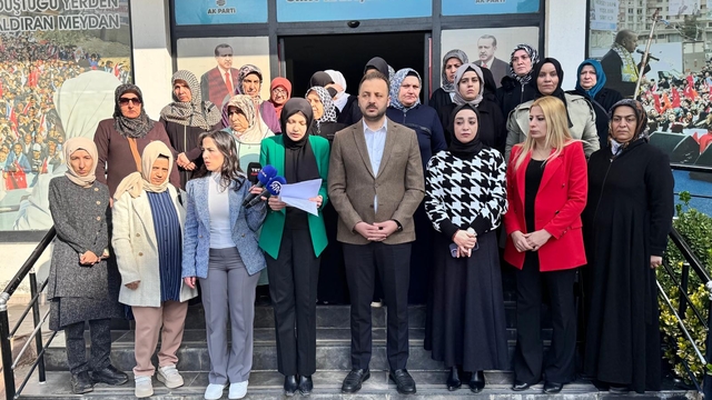 AK Parti Siirt Kadın Kollarından kadına yönelik şiddetle mücadele açıklaması