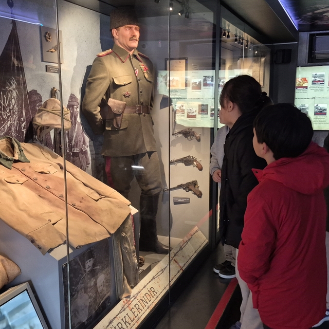 Destanı anlatan tıra yoğun ilgi