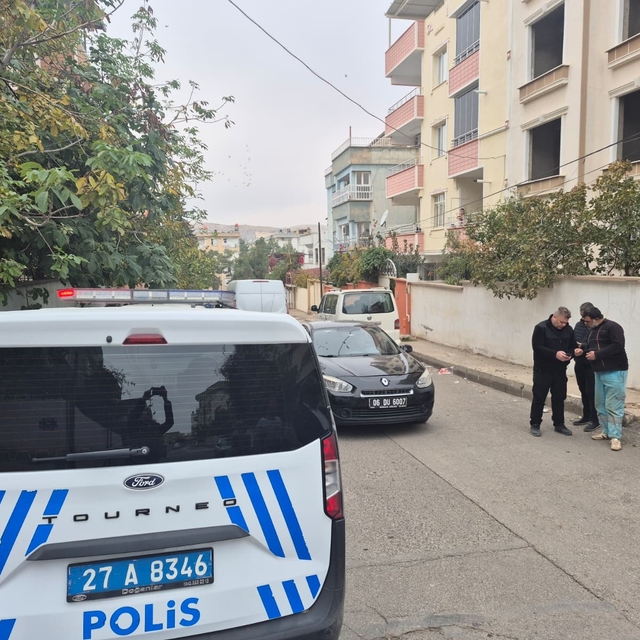 Boşanma aşamasındaki eşini tabancayla vurdu