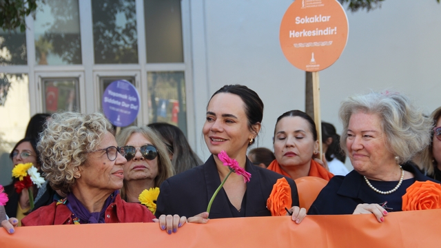 İzmirli kadınlardan 'turuncu' yürüyüş