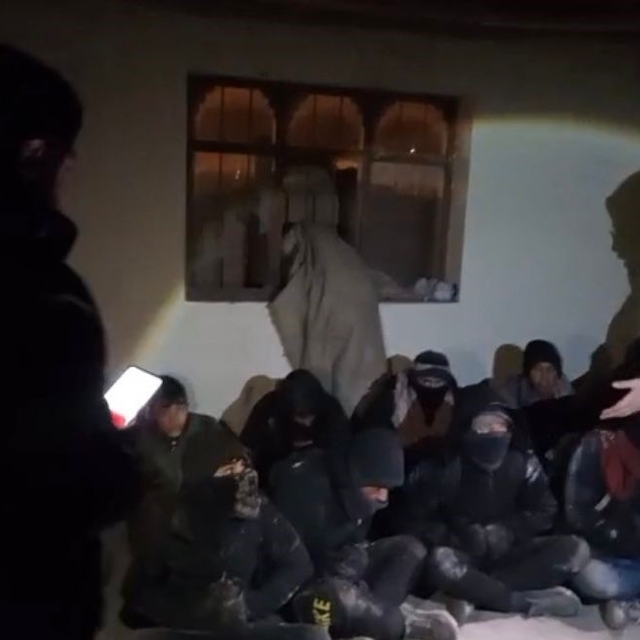 Doğubayazıt'ta göçmen kaçakçılığı operasyonu: 14 düzensiz göçmen yakalandı
