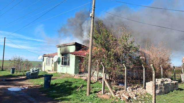 Babaeski'de tek katlı evde yangın