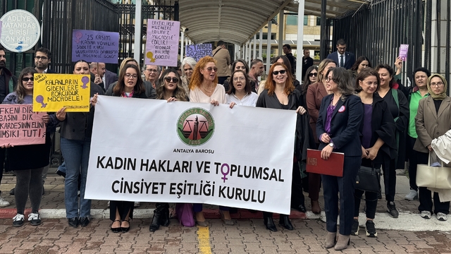 Antalya Barosu'ndan Kadına Yönelik Şiddete Karşı Mücadele Günü açıklaması