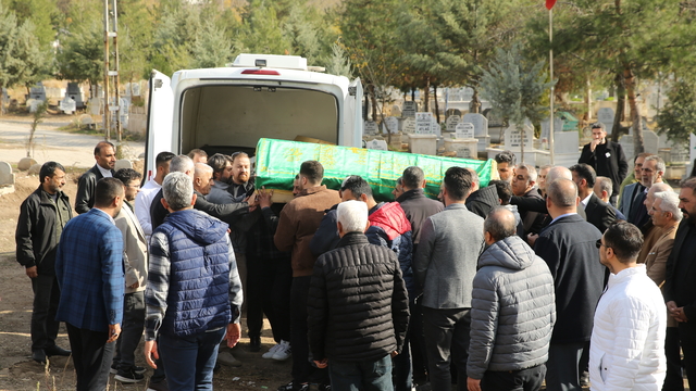 Siirt'te evinde ölü bulunan akademisyenin cenazesi toprağa verildi