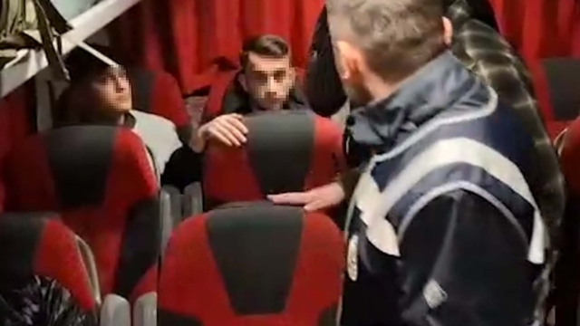 Telefonla aradıkları kadını 2 milyon lira dolandıran şüpheliler, Bilecik'te yakalandı (2)