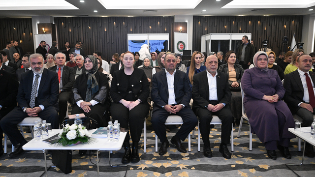 HAK-İŞ Genel Başkanı Arslan, "İslam ve Kadın" panelinde konuştu: