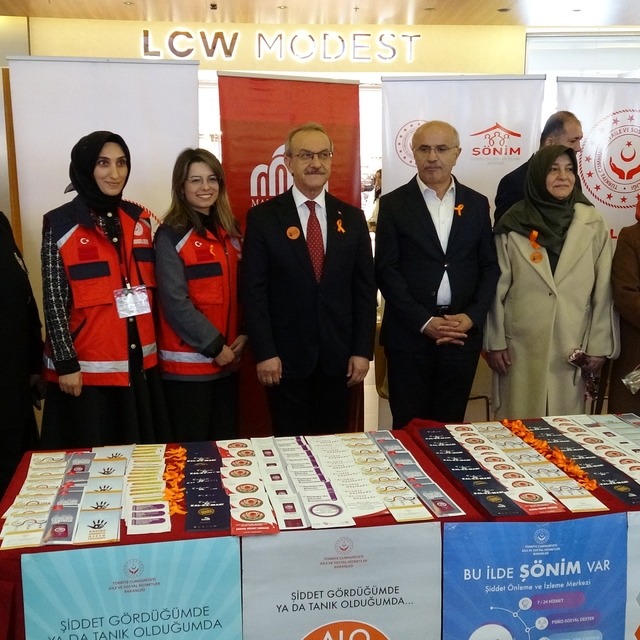 Malatya Park AVM'de kadına yönelik şiddetle mücadele günü etkinliği