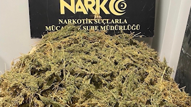 Patates çuvallarına gizlenmiş 14 kilo 40 gram esrar ele geçirildi, 2 kişi tutuklandı