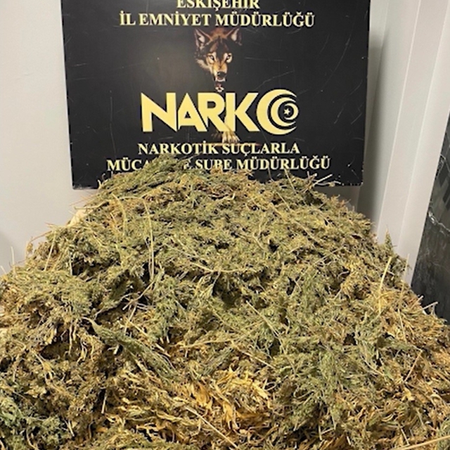 Patates çuvallarına gizlenmiş 14 kilo 40 gram esrar ele geçirildi, 2 kişi t...