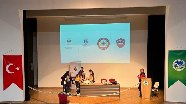 Paramedik öğrencilerine adli vaka uygulama eğitimi