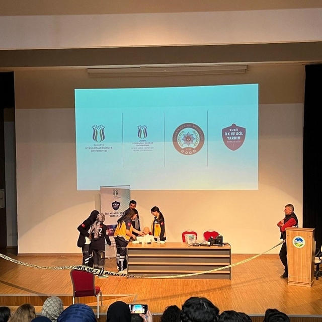 Paramedik öğrencilerine adli vaka uygulama eğitimi