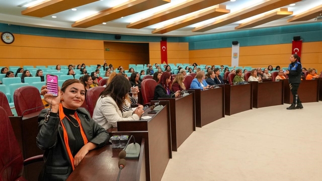 Tarsus'ta kadına şiddetle mücadele için farkındalık programı