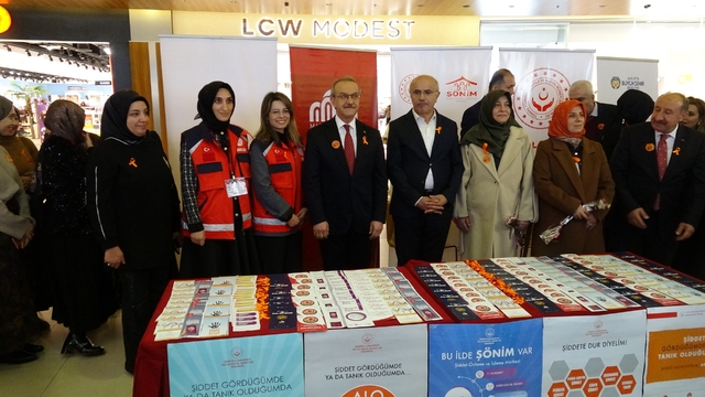 Malatya Park AVM'de kadına yönelik şiddetle mücadele günü etkinliği