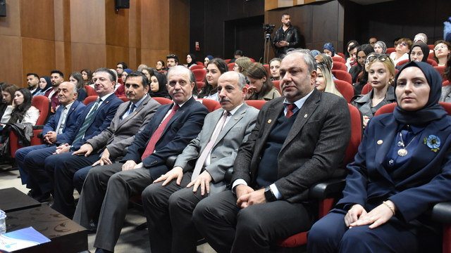 Trabzon'da "Kadına Yönelik Şiddete Karşı Akademiden Topluma Ortak Sorumluluk" paneli düzenlendi
