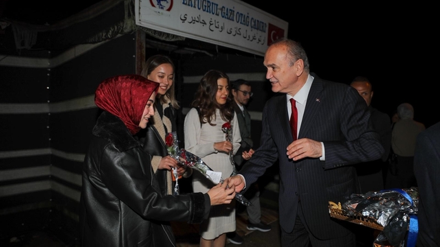 Eğitim camiası düzenlenen programda bir araya geldi
Vali Aslan "Öğretmenler milletin mimarlarıdır"
Başkan Özlü "Cehaleti yenecek olan eğitimdir"