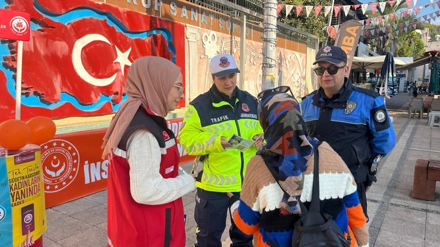 Anamur'da kadına yönelik şiddete karşı broşür dağıtıldı