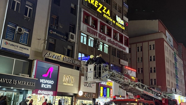 Kayseri'de iş merkezinde çıkan yangın söndürüldü