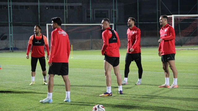 Teknik Direktör Hüseyin Eroğlu yeni takımıyla ilk antrenmanına çıktı